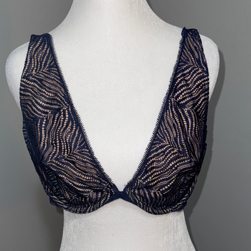 Victoria's Secret Navy Lace unlined plunge Bra